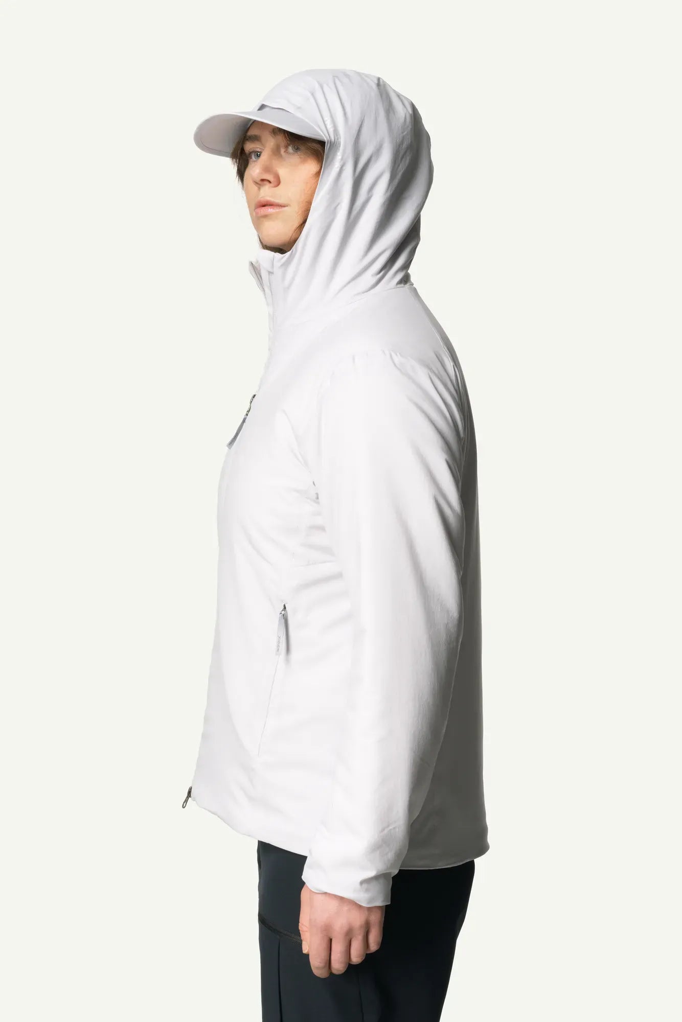 810026_G66_201_Women_Puff_Up_Insulated_Houdi_a_touch_of_gray_B121_c_low