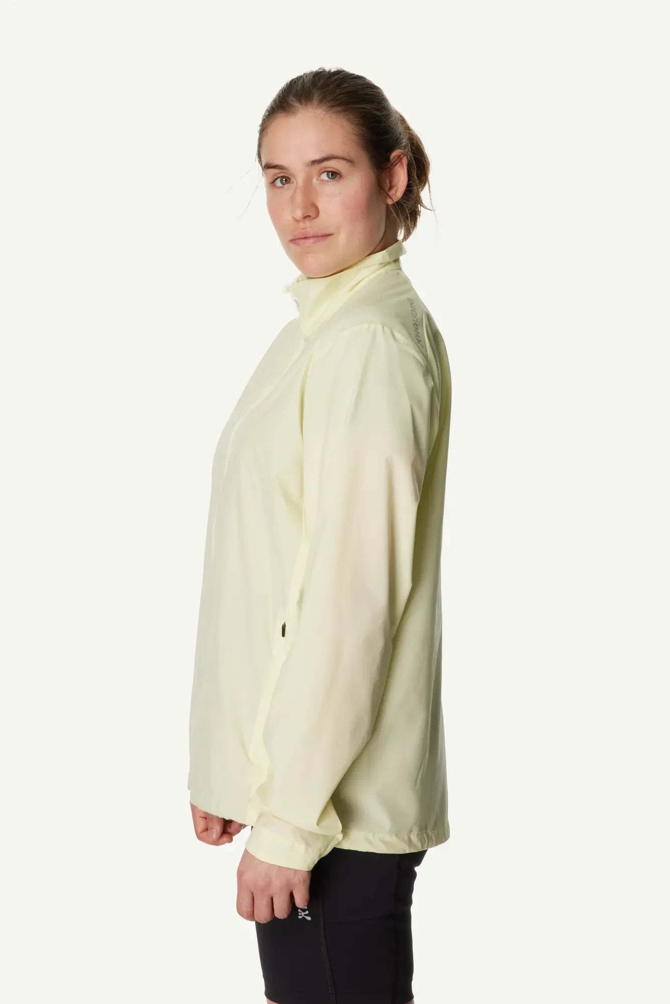 810060_H26_201_Women_Pace_Trail_Jacket_powder_yellow_A112_c_low