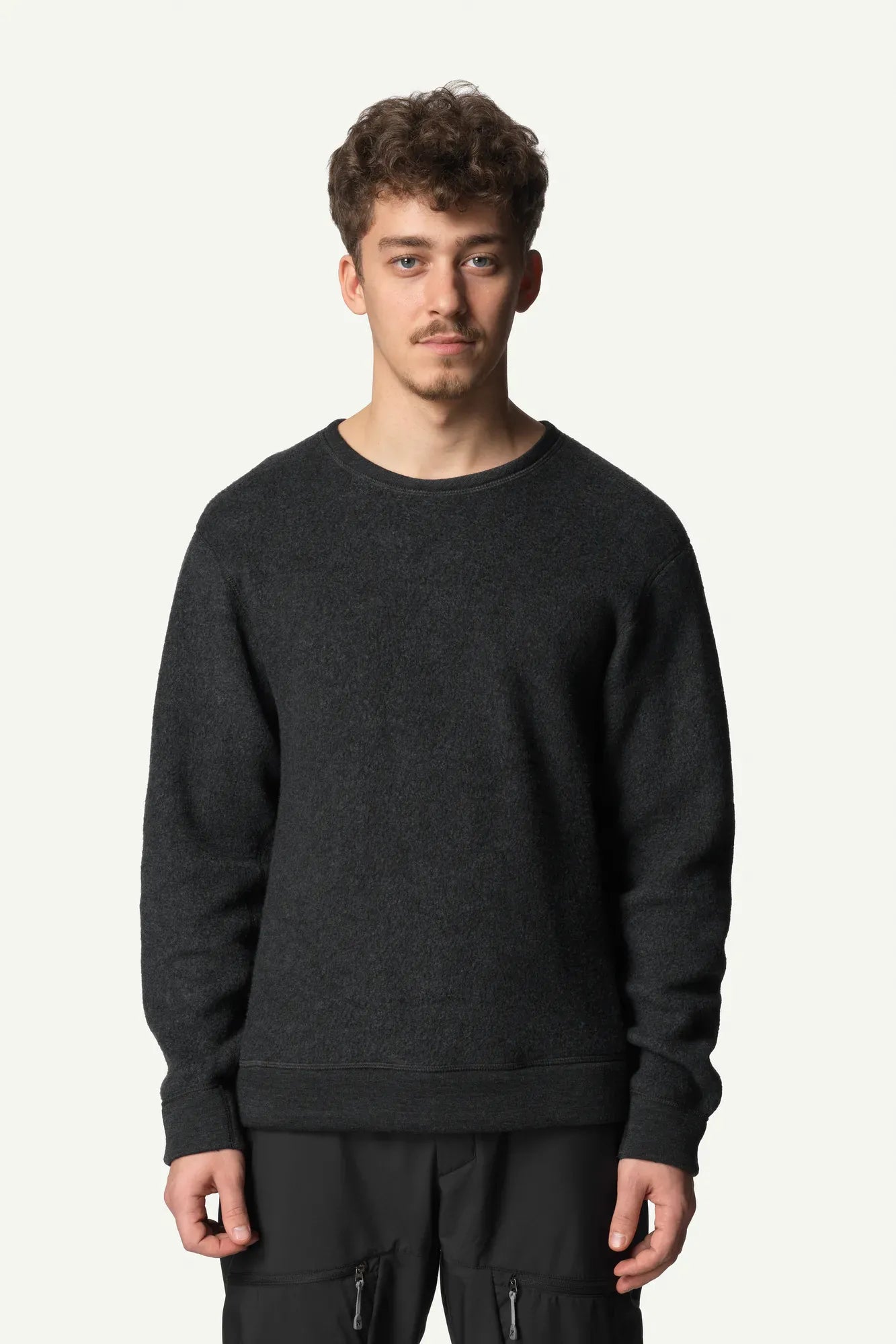 830035_900_200_Men_Alto_Wool_Crew_true_black_c_low