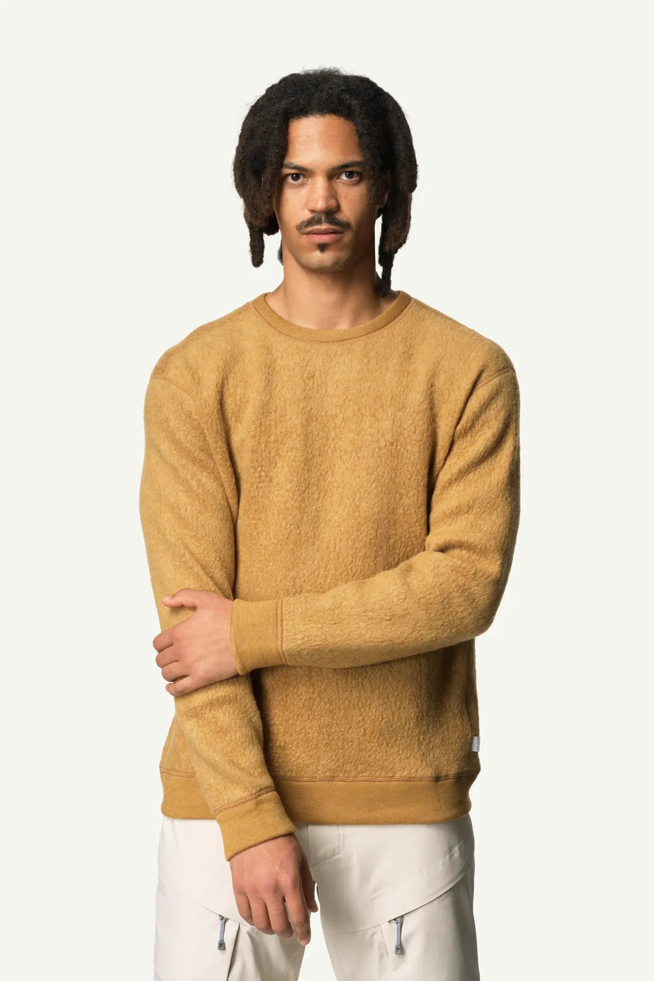 830035_G65_200_Men_Alto_Wool_Crew_greenish_gold_B491_c_low