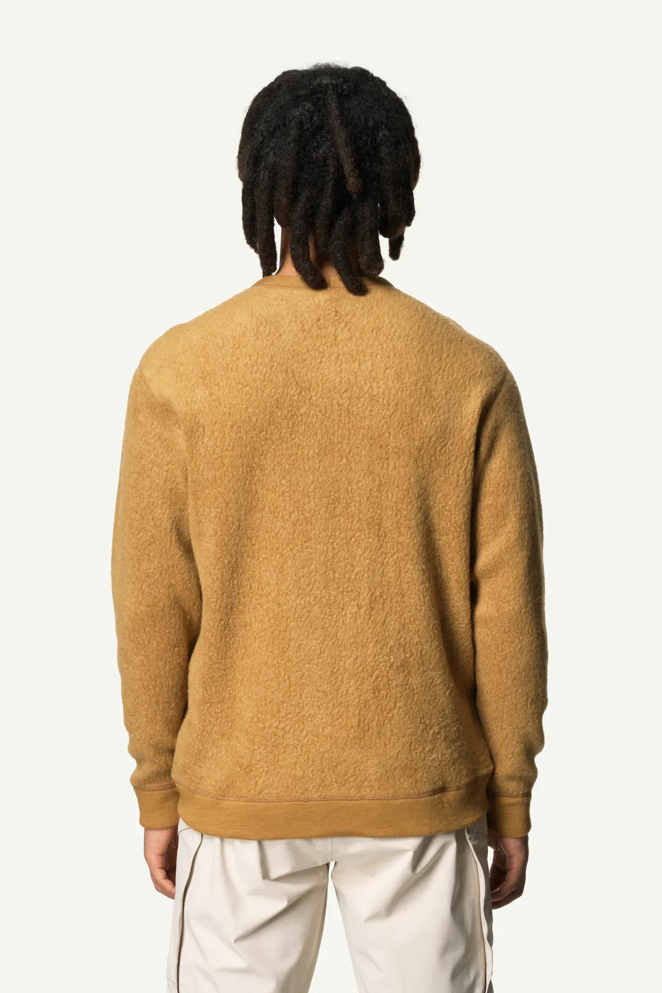 830035_G65_202_Men_Alto_Wool_Crew_greenish_gold_B491_c_low