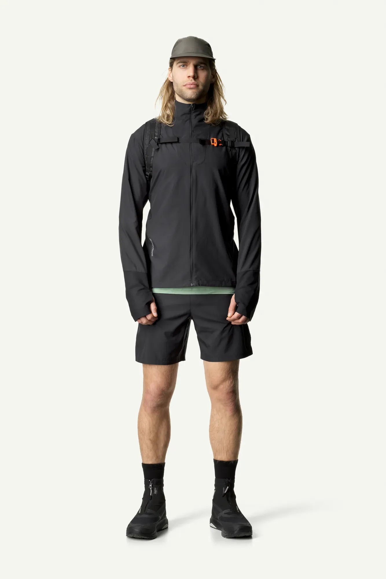 840005_900_100_Men_Pace_Wind_Jacket_true_black_c_low