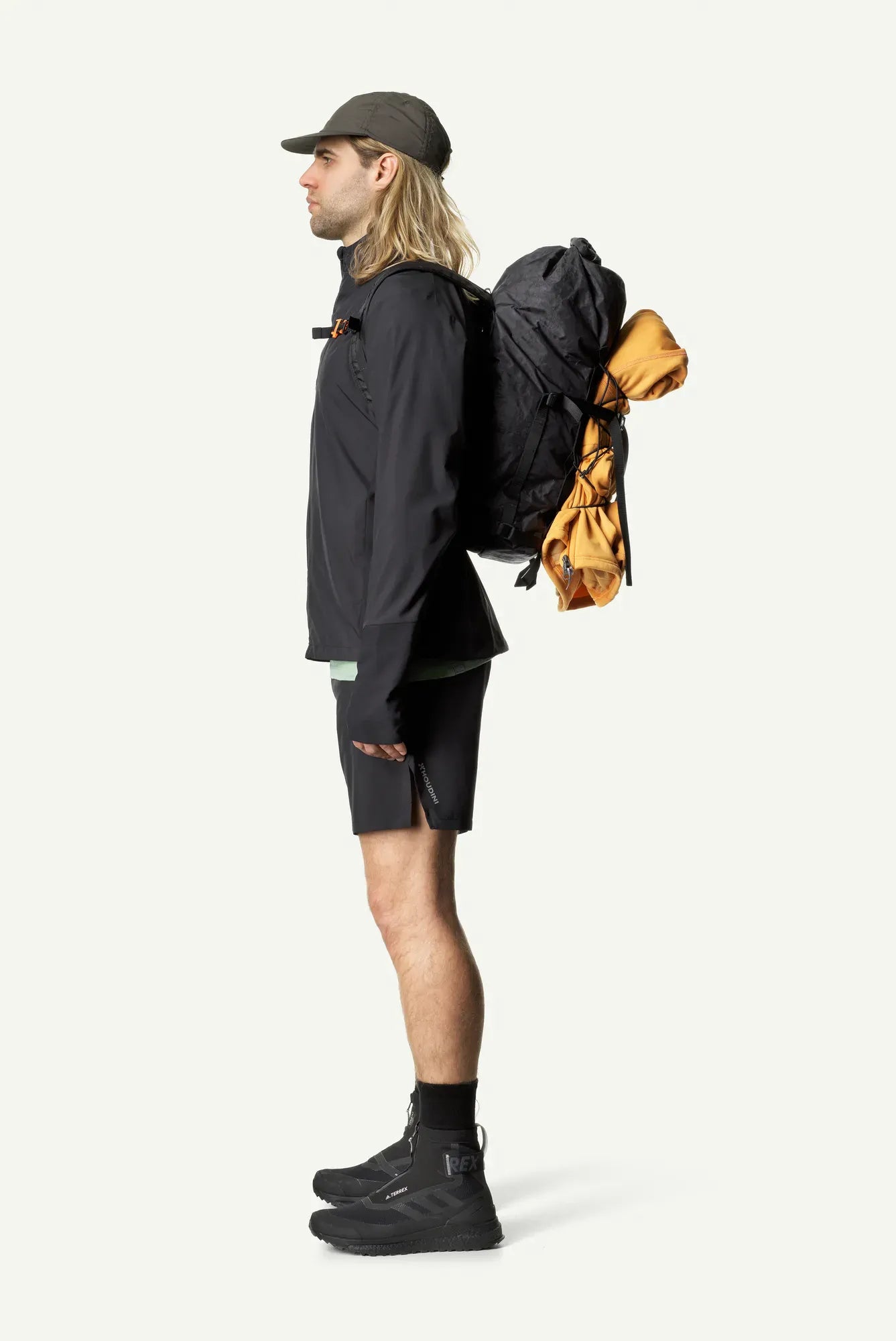 840005_900_101_Men_Pace_Wind_Jacket_true_black_c_low