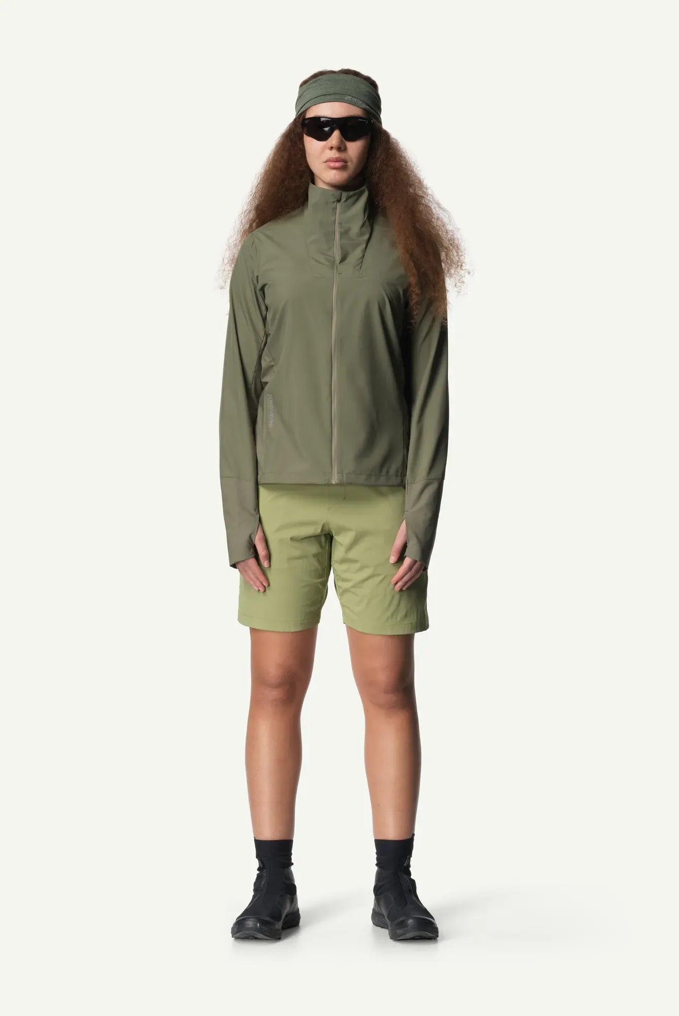 840006_D40_100_Women_Pace_Wind_Jacket_sage_green_c_low