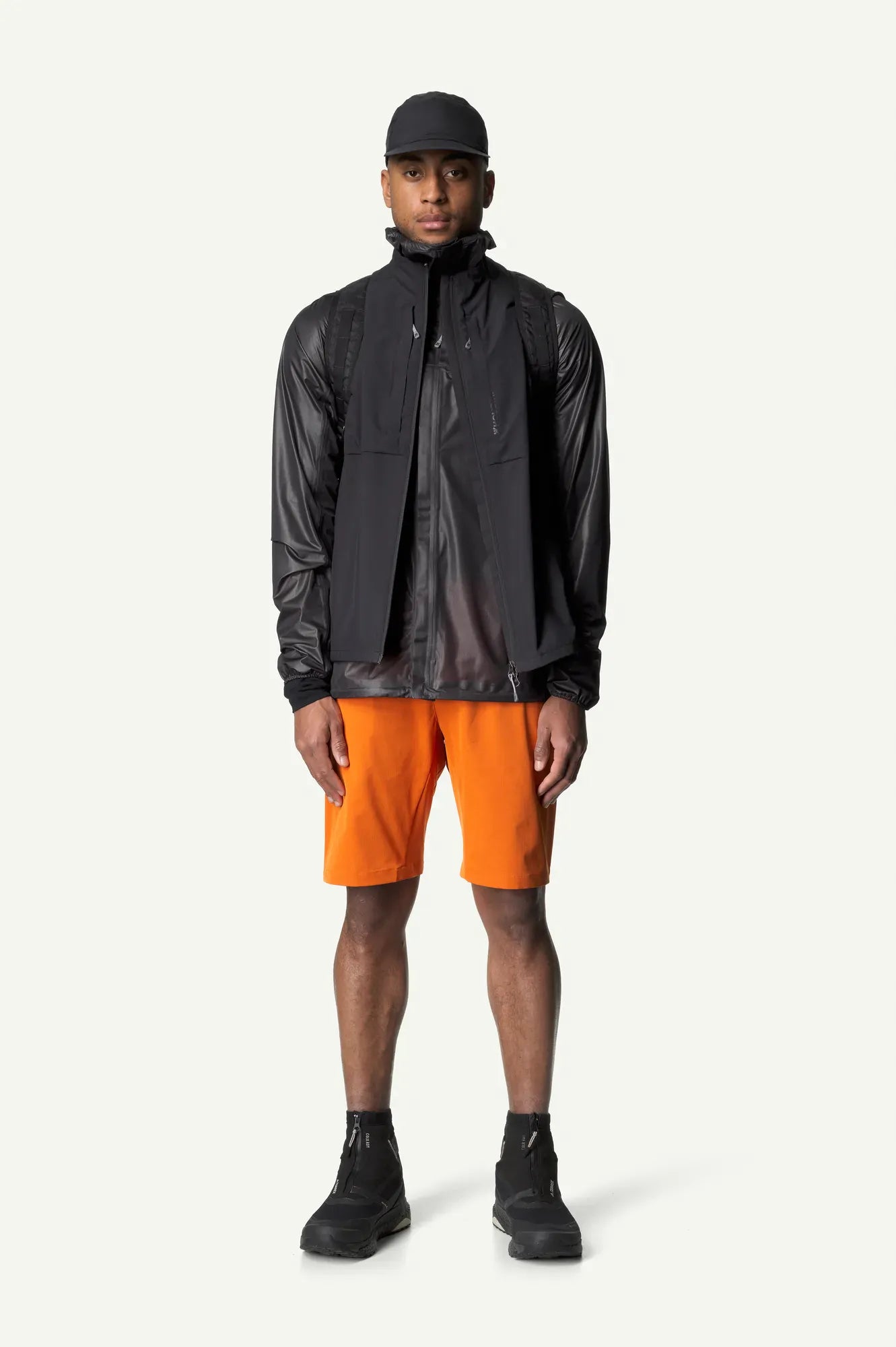 840007_900_100_Men_Pace_Hybrid_Vest_true_black_c_low