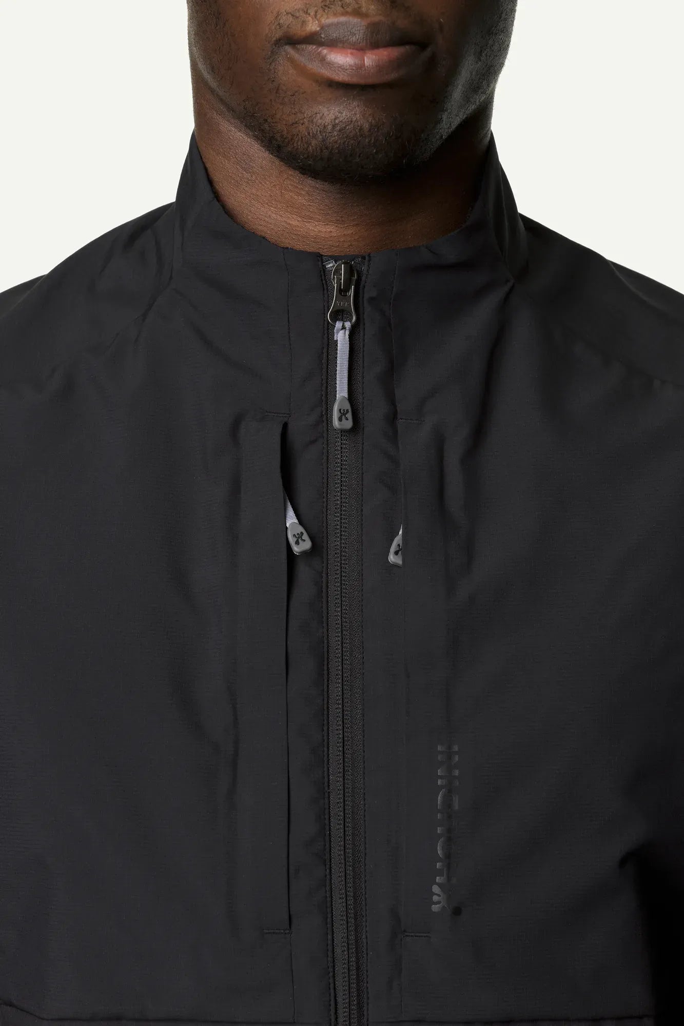 840007_900_601_Men_Pace_Hybrid_Vest_true_black_c_low