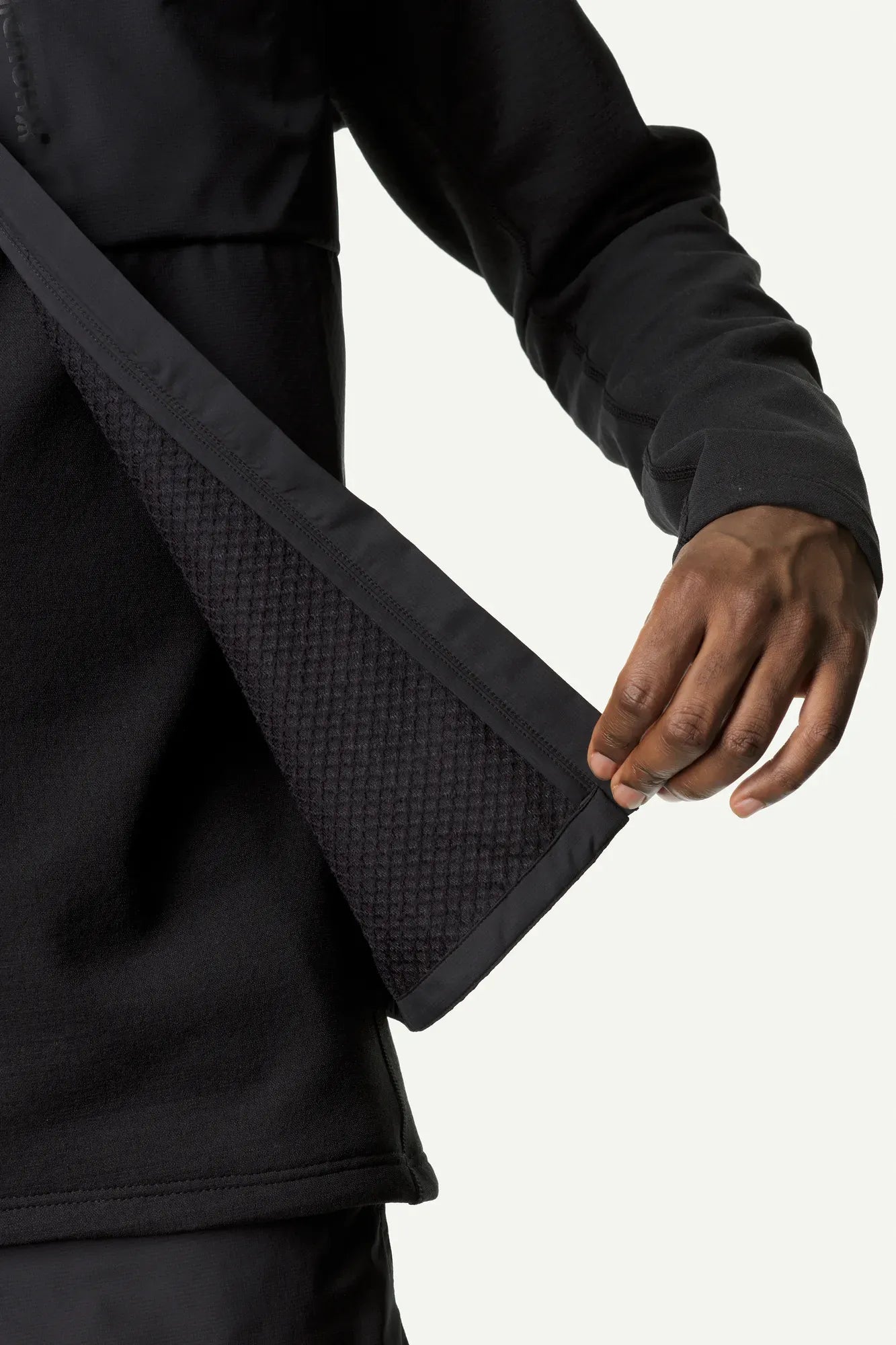 840007_900_603_Men_Pace_Hybrid_Vest_true_black_c_low