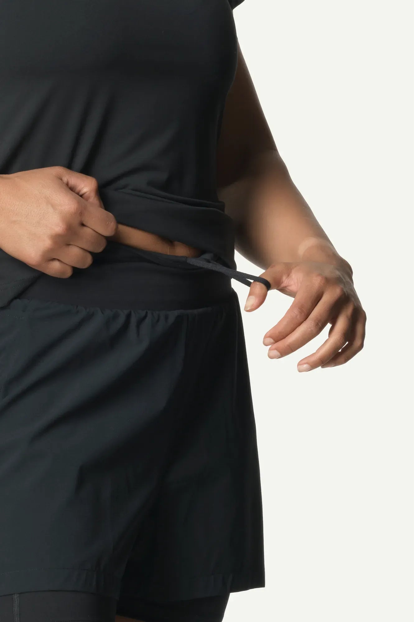 840059_900_601_Women_Pace_Trail_Shorts_true_black_c_low