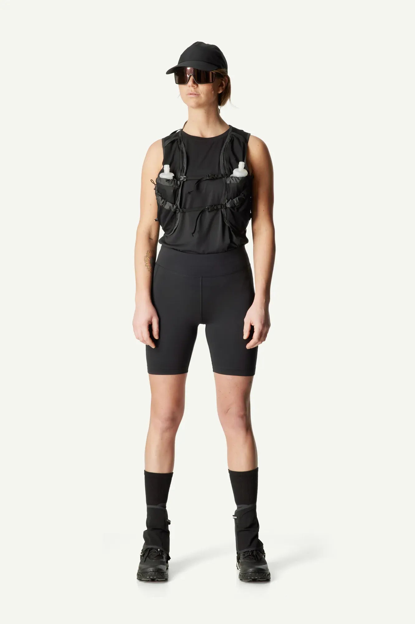 840062_900_100_Women_Pace_Trail_Short_Tights_true_black_B121_c_low