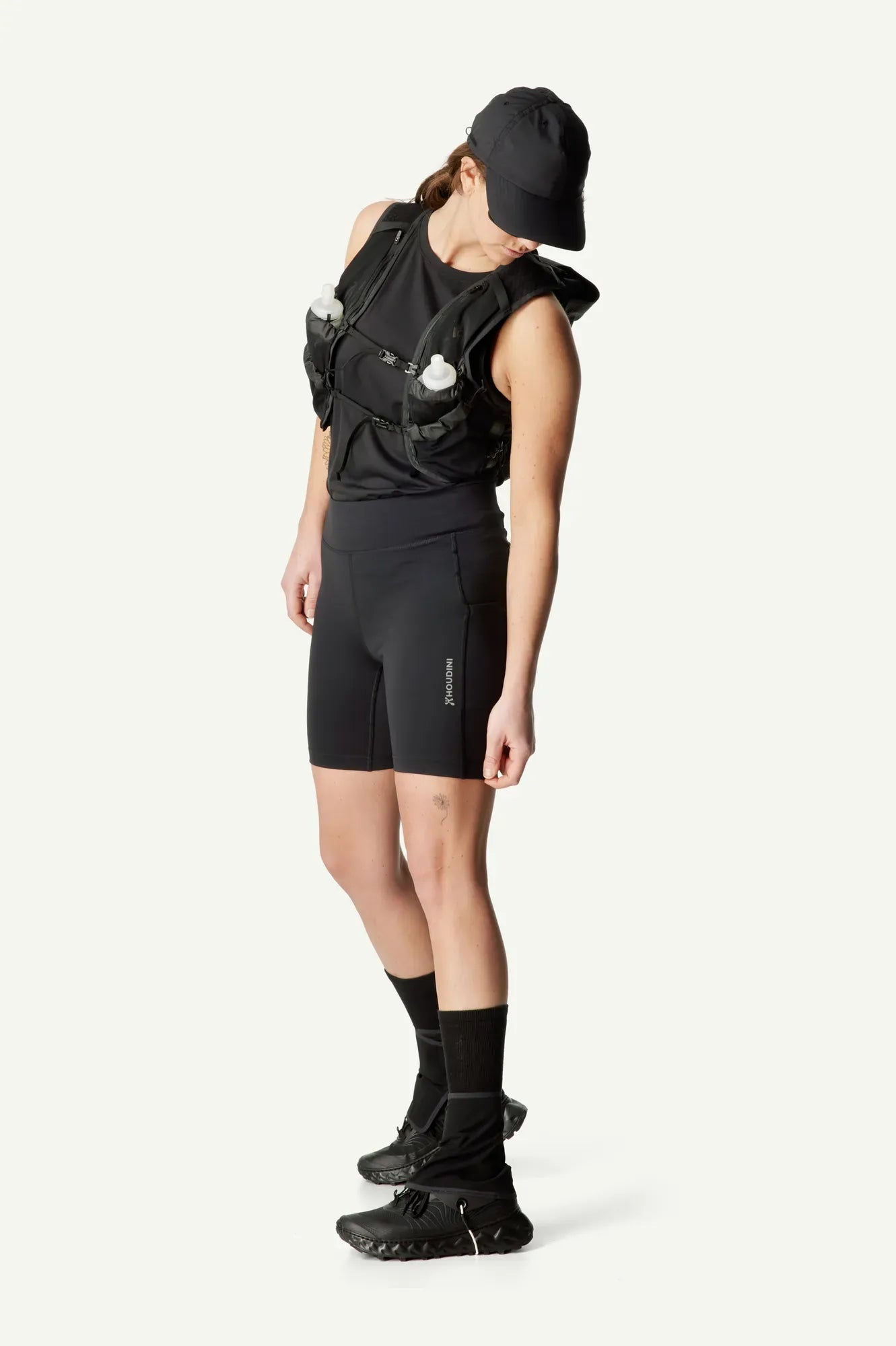 840062_900_101_Women_Pace_Trail_Short_Tights_true_black_B121_c_low