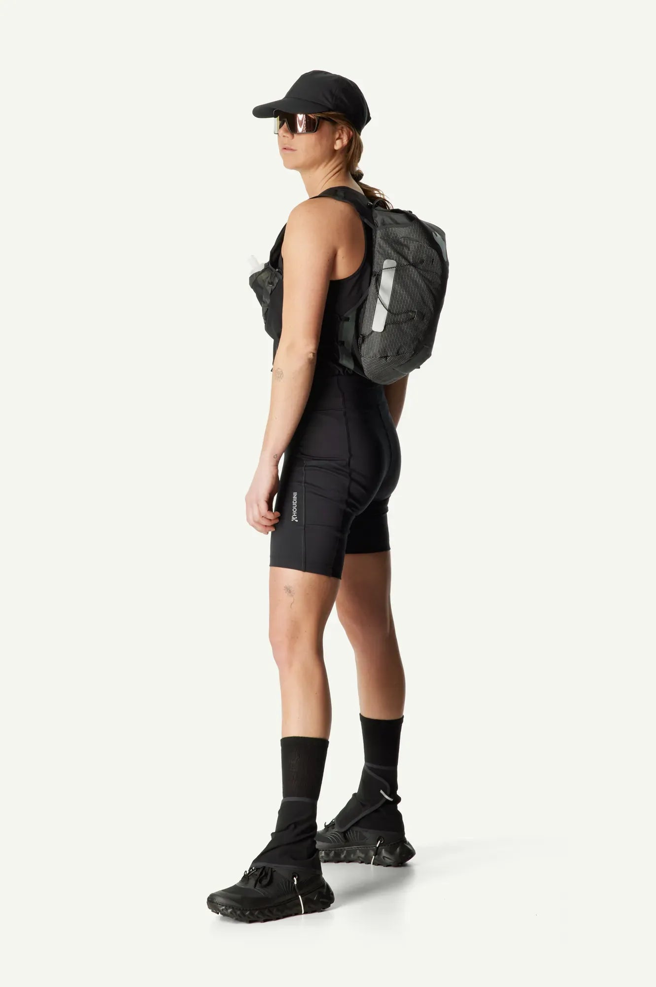 840062_900_102_Women_Pace_Trail_Short_Tights_true_black_B121_c_low