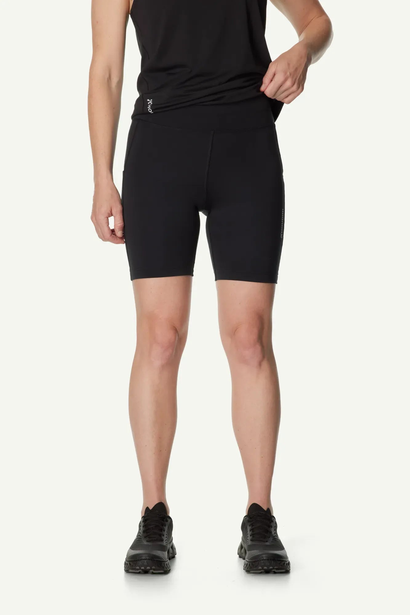 840062_900_200_Women_Pace_Trail_Short_Tights_true_black_A127_c_low