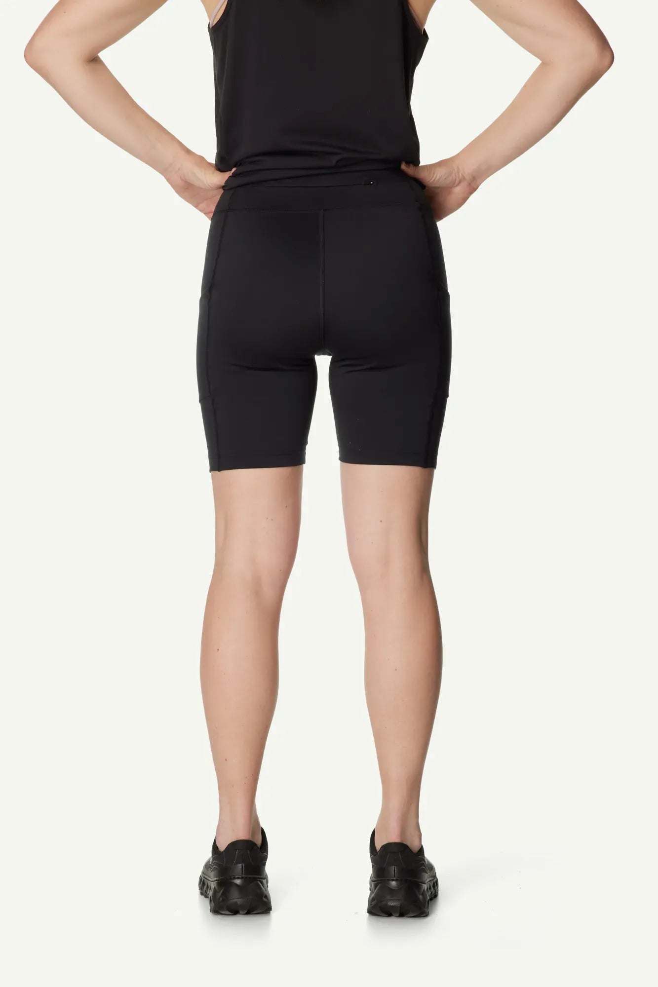 840062_900_202_Women_Pace_Trail_Short_Tights_true_black_A127_c_low