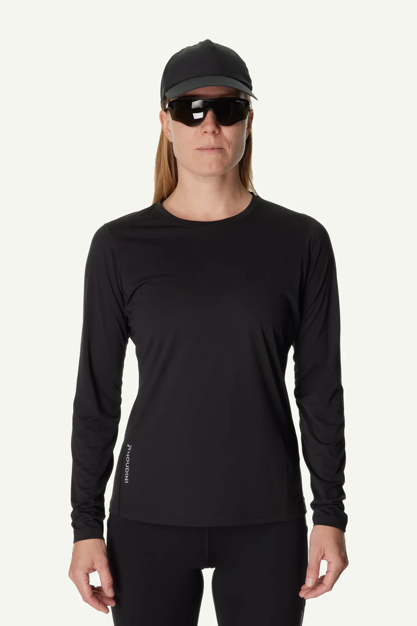 840064_900_203_Women_Pace_Air_LS_Tee_true_black_A100_c_low
