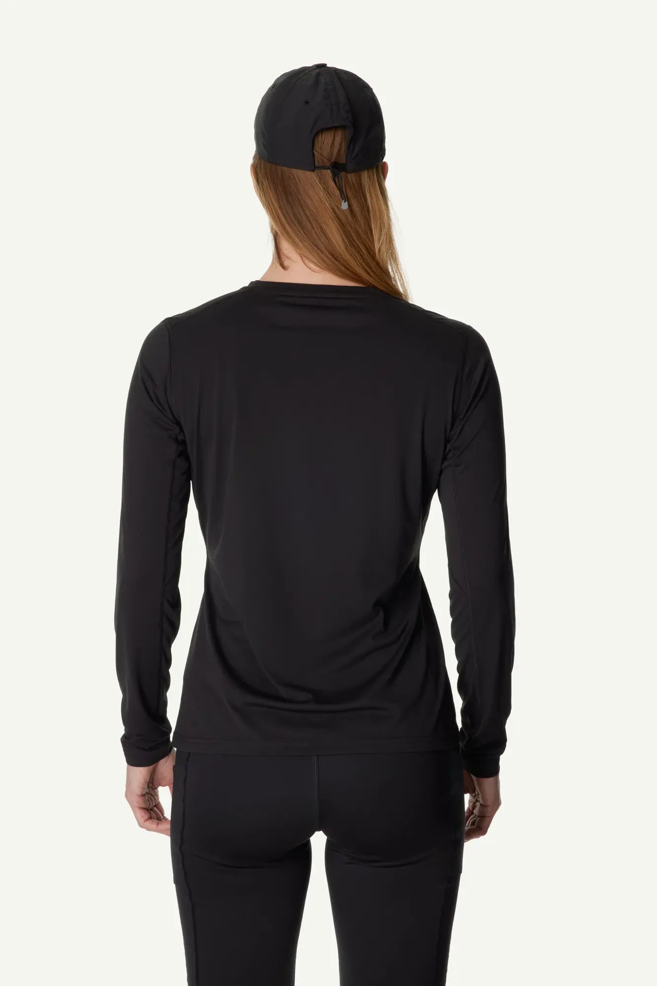 840064_900_205_Women_Pace_Air_LS_Tee_true_black_A100_c_low