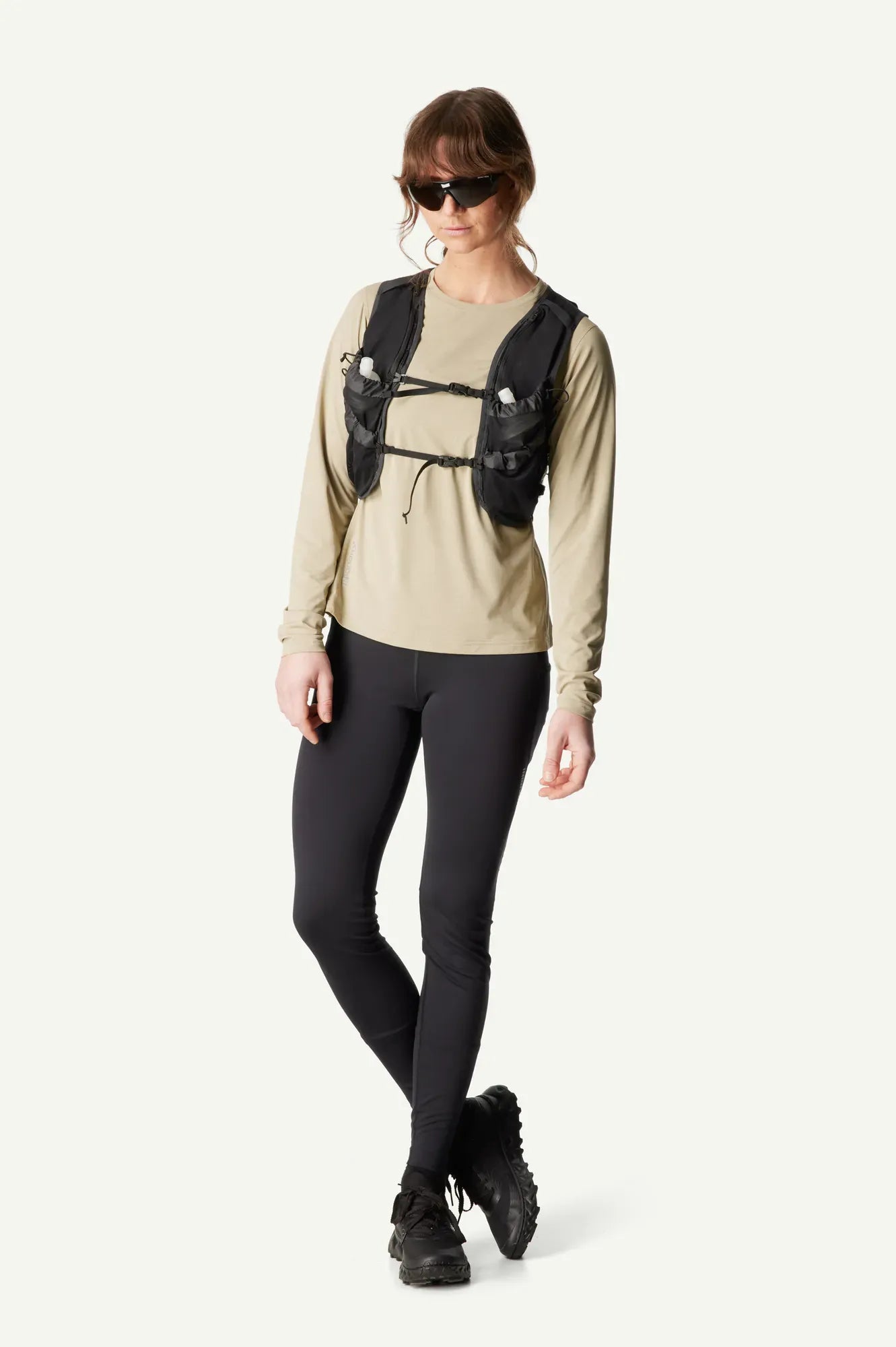 840064_H31_100_Women_Pace_Air_LS_Tee_powder_green_B121_c_low