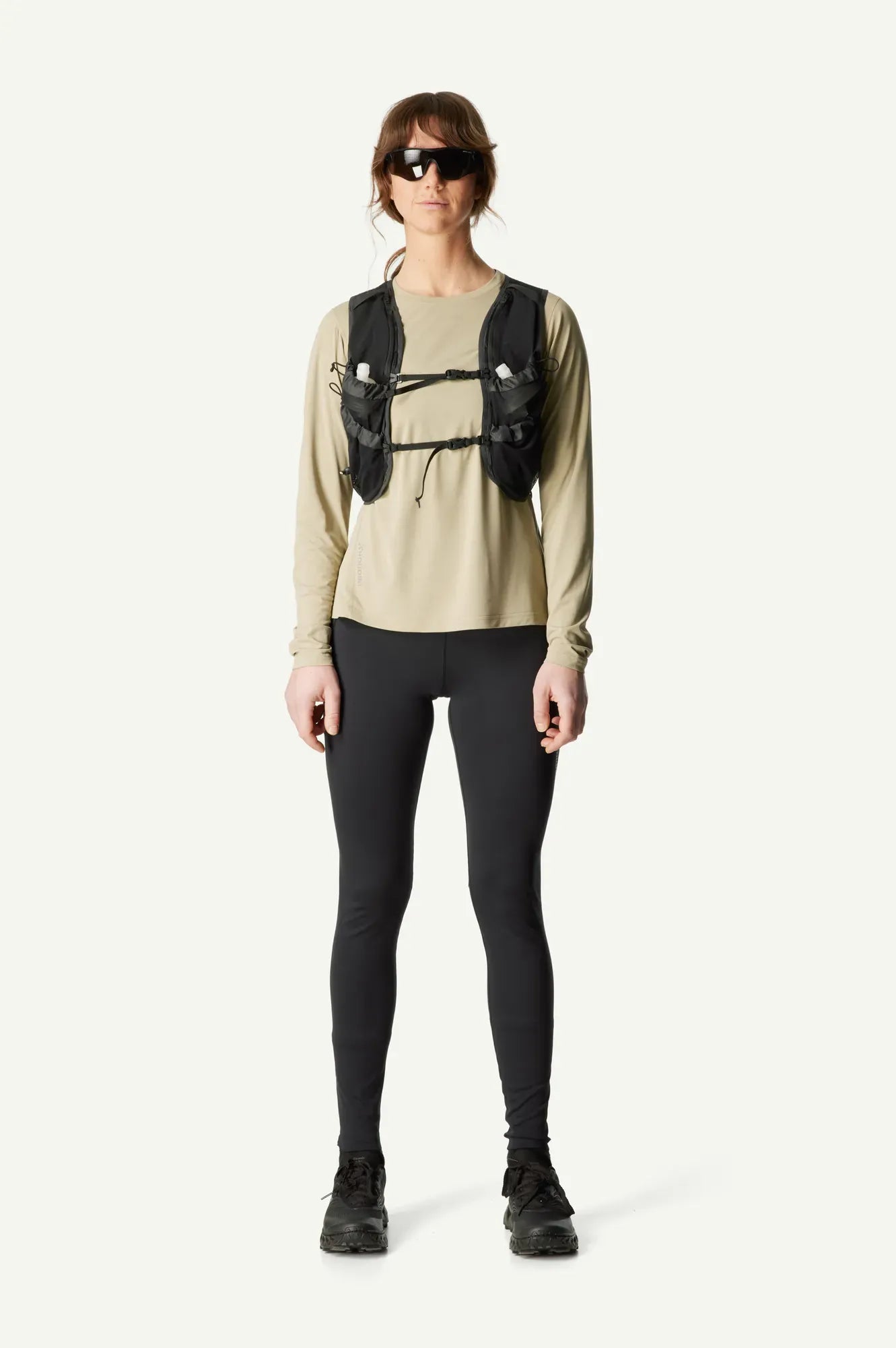 840064_H31_101_Women_Pace_Air_LS_Tee_powder_green_B121_c_low