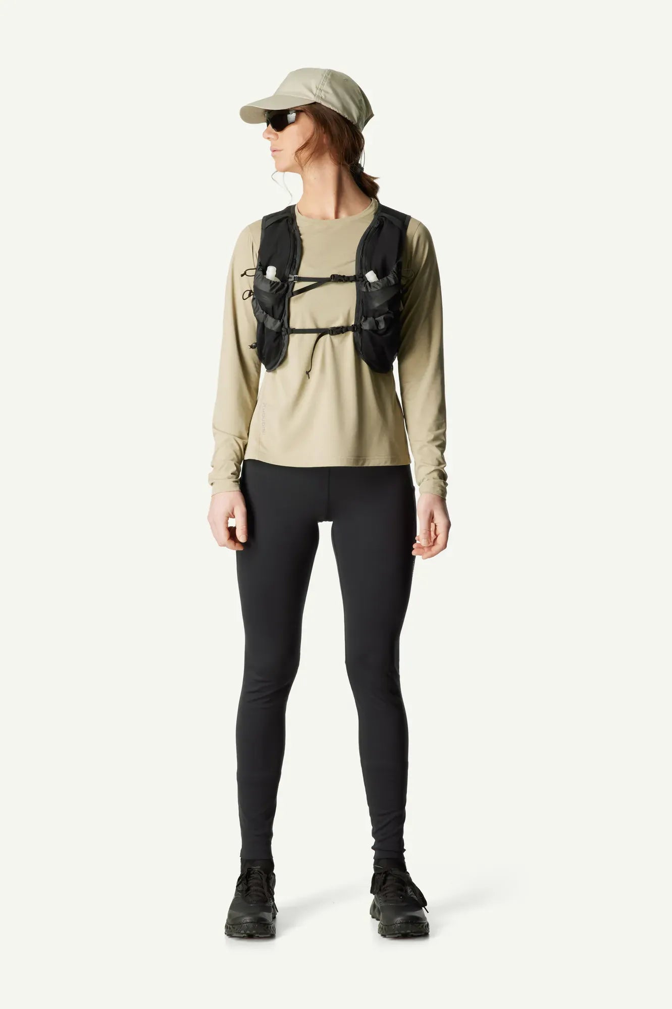 840064_H31_102_Women_Pace_Air_LS_Tee_powder_green_B121_c_low