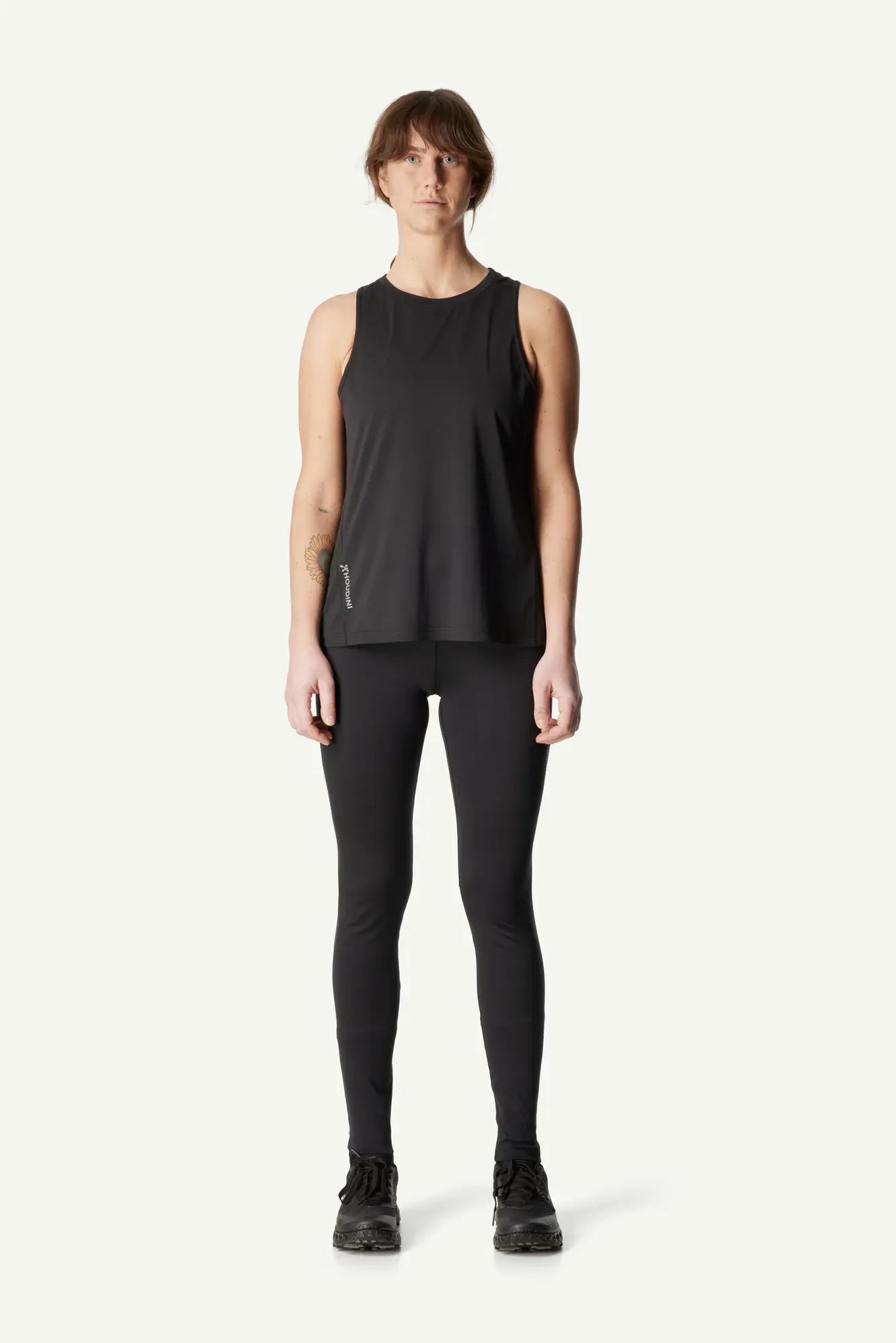 840067_900_100_Women_Pace_Air_Tank_true_black_B121_c_low