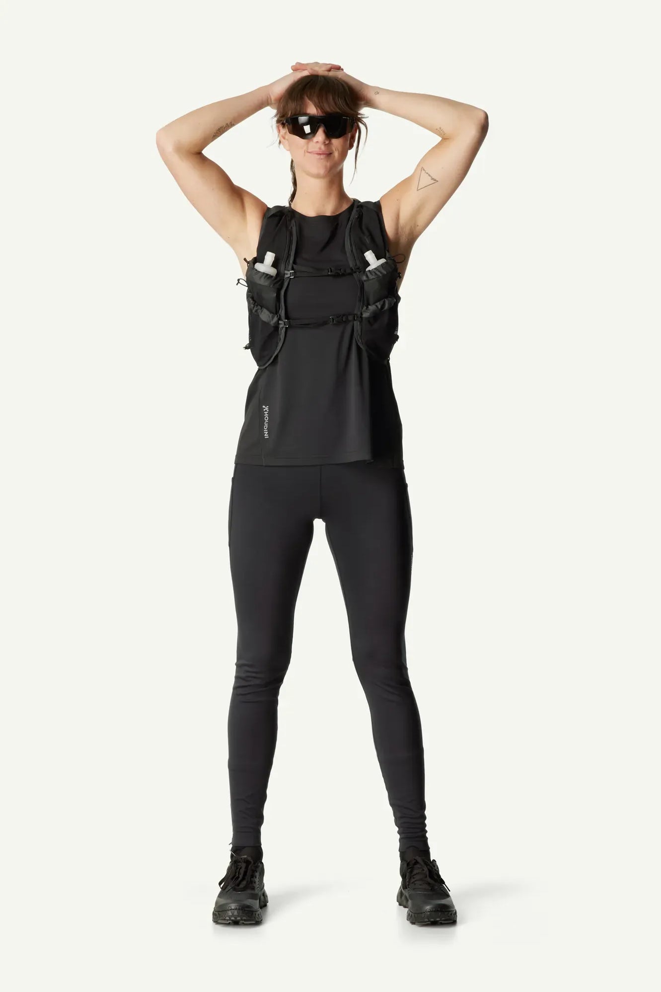 840067_900_102_Women_Pace_Air_Tank_true_black_B121_c_low