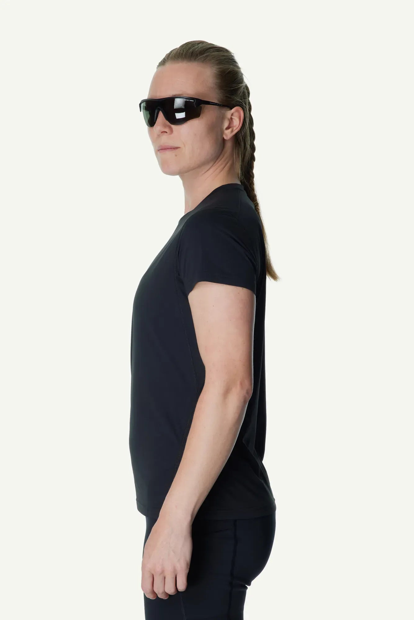 840068_900_201_Women_Pace_Air_Tee_true_black_A100_c_low
