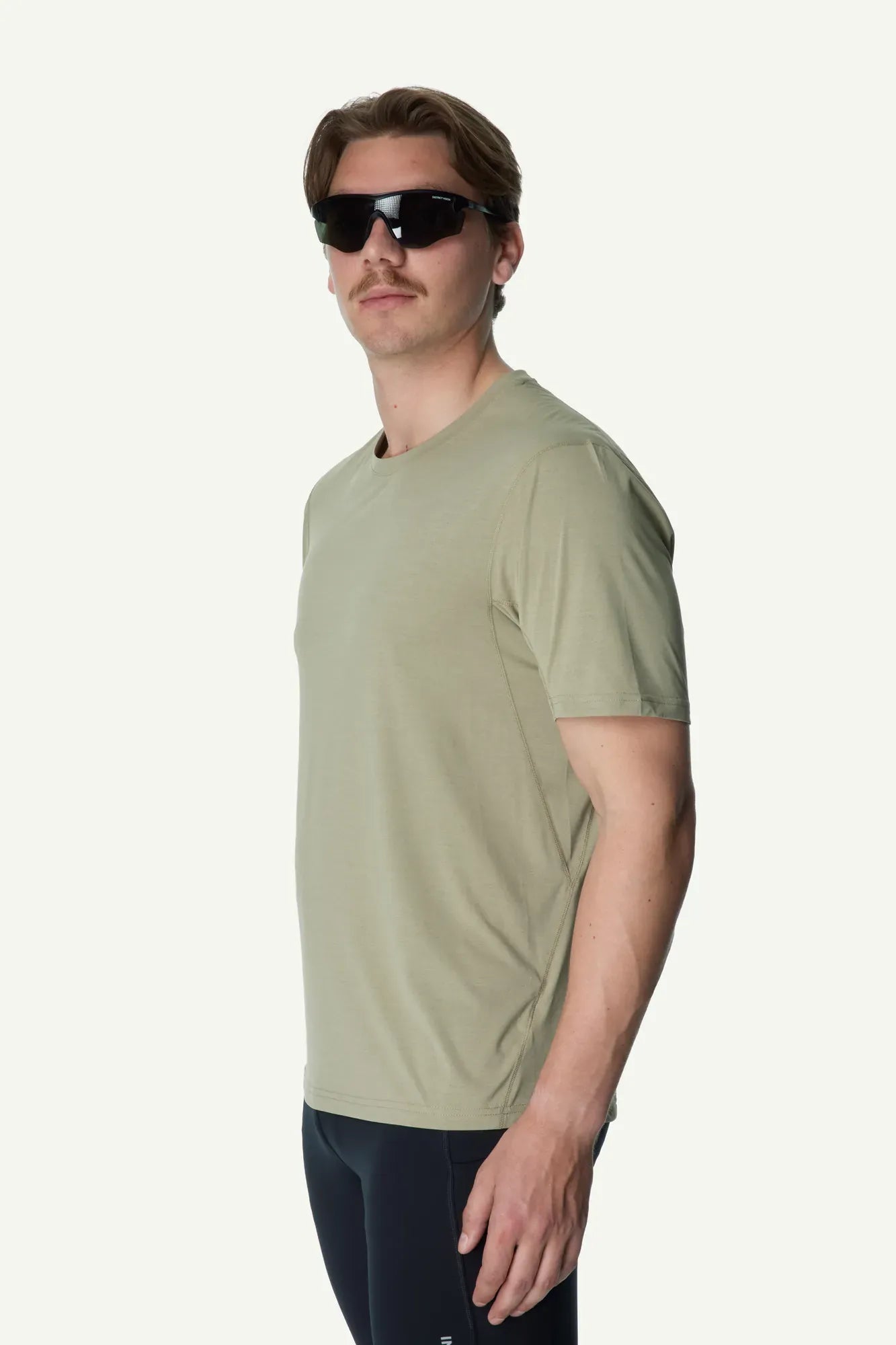 840069_H31_201_Men_Pace_Air_Tee_powder_green_A372_c_low