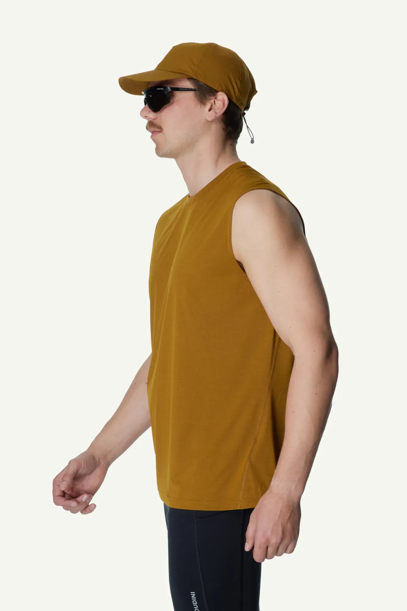 840070_G65_201_Men_Pace_Air_Tank_greenish_gold_A372_c_low
