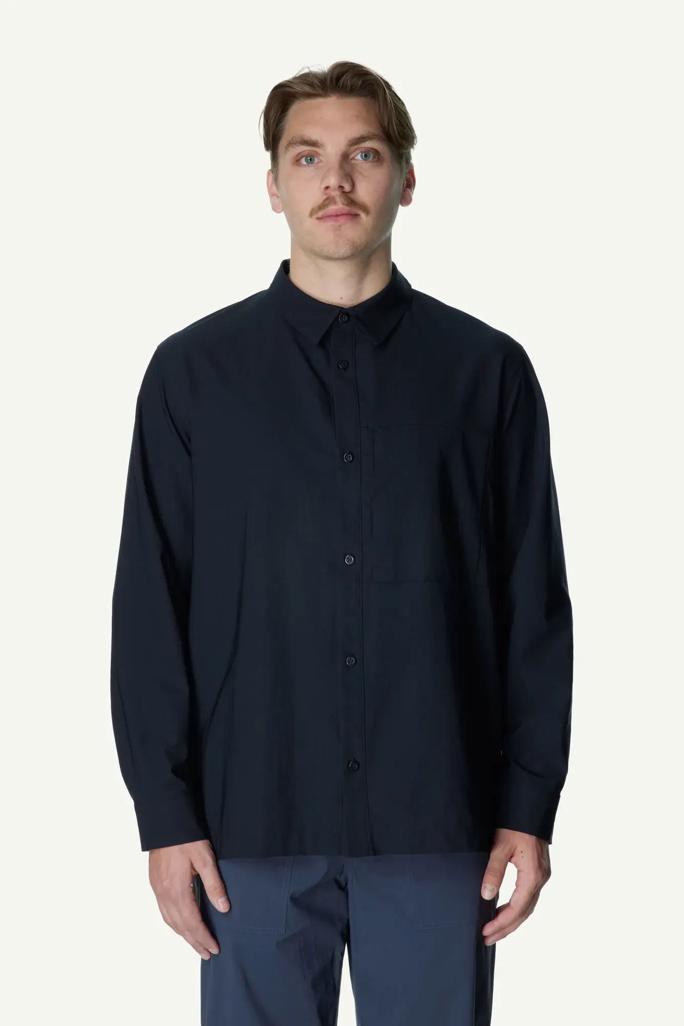 860060_900_200_Men_Symbio_Field_Shirt_true_black_A372_c_low